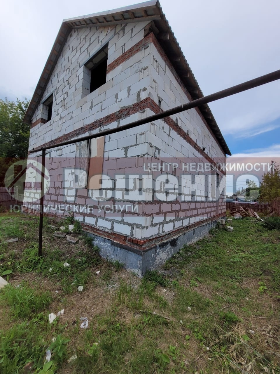 Предлагаем Вашему вниманию новый  дом (недострой) в п. Октябрьский, Красноармейского района Совхоз Вперед.  

Поселок расположен в 12 км от города Копейска. Хорошие дороги позволяют быстро добраться до города.

Тихо, спокойно, нет рядом заводов. В поселке достаточно озеленения, что позволяет дышать 