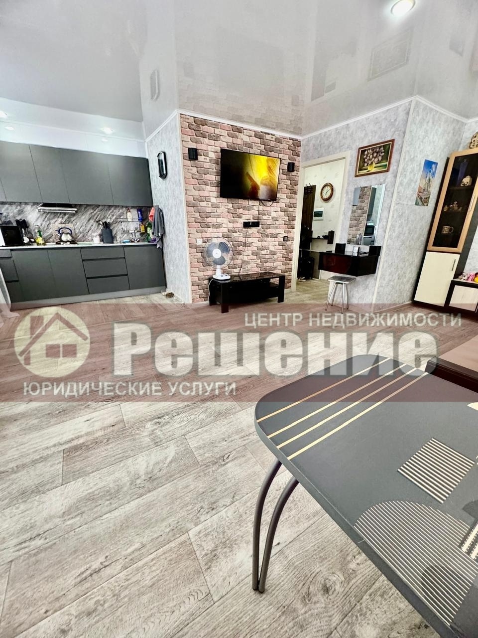 В продаже отличная, светлая, теплая 1 комнатная квартира в самом центре Копейска, пр. Славы, 1. 

Заезжай и живи!

Расположение – сказка! Дом напротив прекрасного сквера и ТК «Слава». Вся инфраструктура у Вашего дома.

+ Евроокна, выходят во двор: нет шума и пыли от дороги.
+ В квартире выполнен све