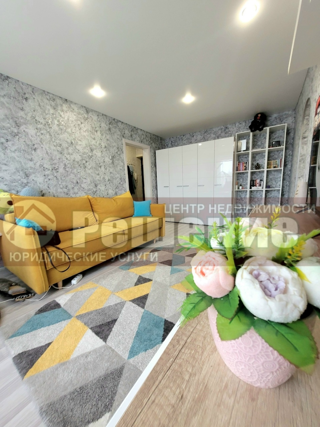 Продается отличная, светлая 2х комнатная квартира в центре Копейска, пр. Ильича, 12.
Идеальный вариант для семьи! Отличное состояние – заезжай и живи!

+ Хороший 5 этаж
+ Просторная кухня – 9 кв.м. – мечта хозяйки!
+ Комнаты раздельные
+ На полу ламинат
+ Натяжные потолки
+ Ламинированные межкомнатн