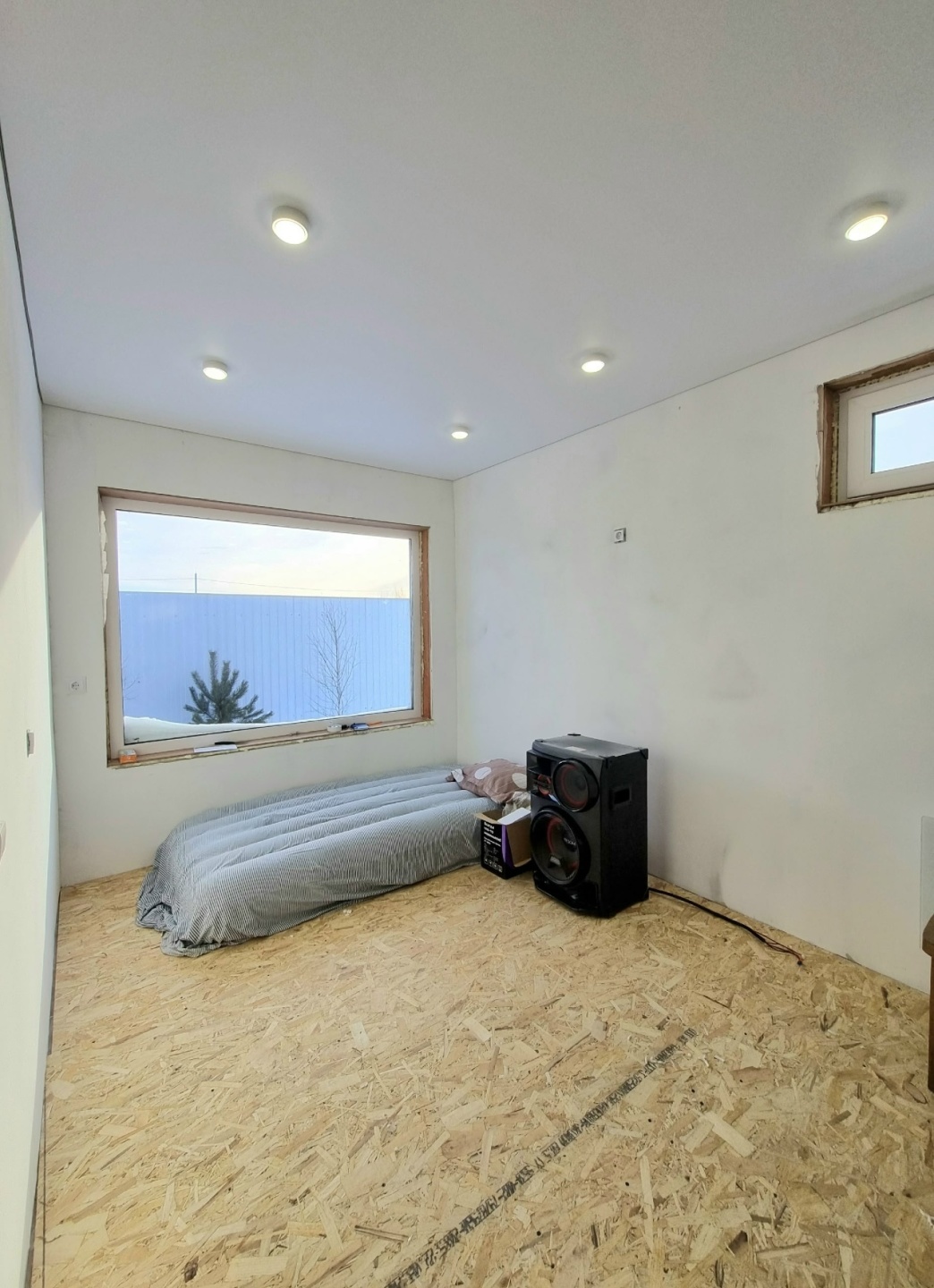 Продается уютный дом в тихом посёлке 44-я в Копейске ?, по цене однушки!
Представьте себе место, где за 10 минут на машине вы в центре событий Челябинска или Копейска, а вернувшись домой — вас встречает тишина, свой двор и полная независимость. Этот дом — именно такое место.
О доме:
•Просторная план