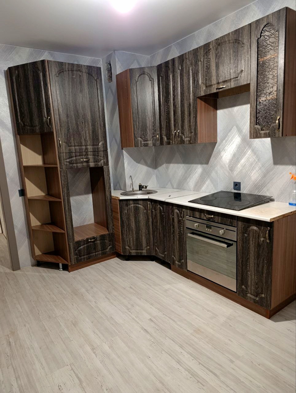 ДАННАЯ КВАРТИРА ПОДХОДИТ ПО СЕМЕЙНУЮ ИПОТЕКУ ПОД 6%!!!!!
Продается отличная, очень  светлая 2 комнатная квартира в новом монолитно-каркасном доме, пр. Коммунистический, 28!
Центр города! Местоположение – мечта! Заезжай и живи!

+ Отличный 3 этаж
+ Евроокна
+ Кухня – 10 кв.м. – мечта хозяйки!
+ Сдела