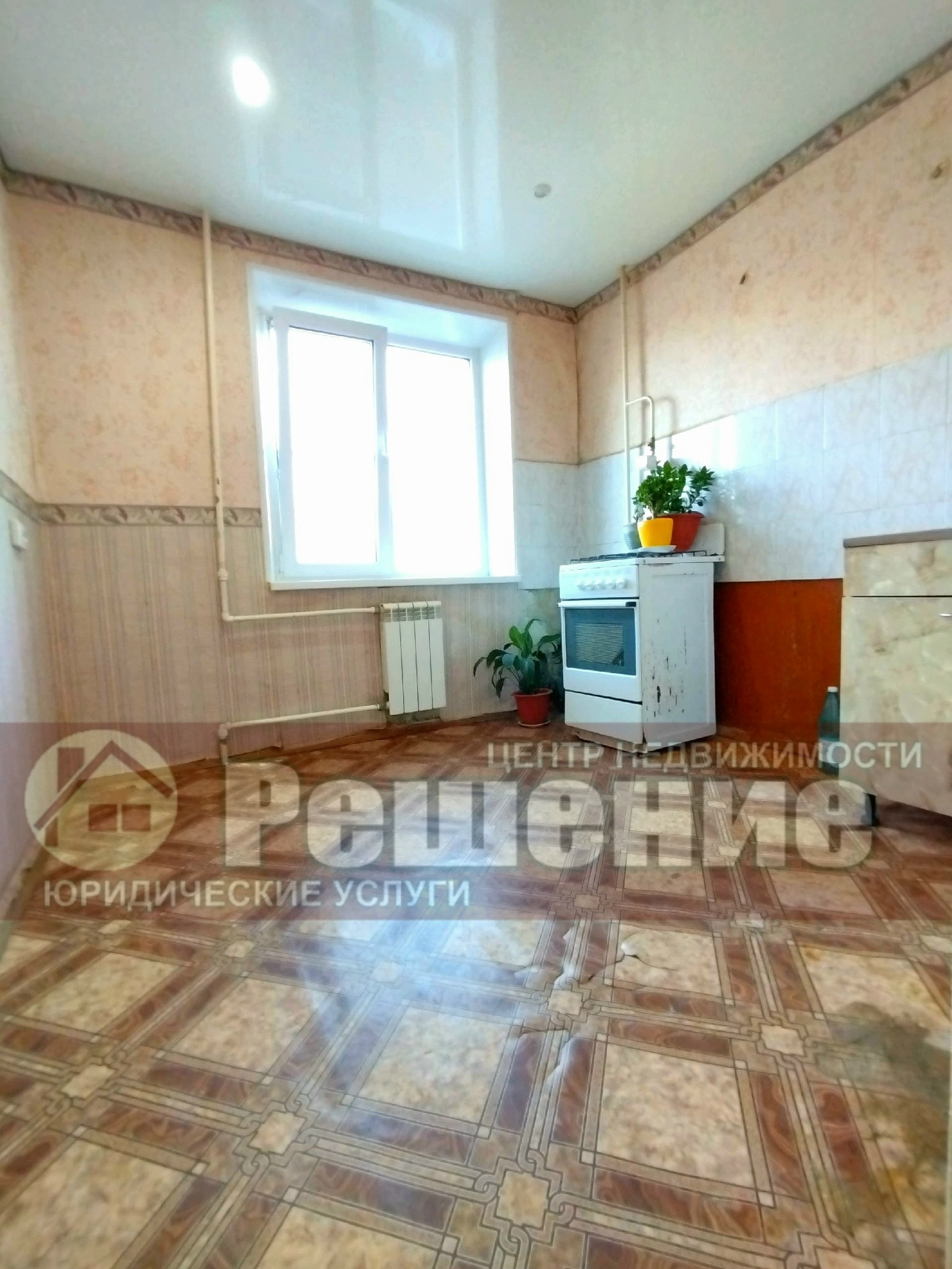 В продаже просторная, светлая 2 комнатная квартира в п. Октябрьский, ул. Российская, 10!

Отличное местоположение - рядом озеро, лес, свежий воздух!

Дом находится в самом центре поселка, много зелени вокруг!

+ 97 серия, комнаты раздельные!
+ Кухня 9 кв.м.
+ Хороший 2 этаж
+ Дом очень теплый
+ Евро