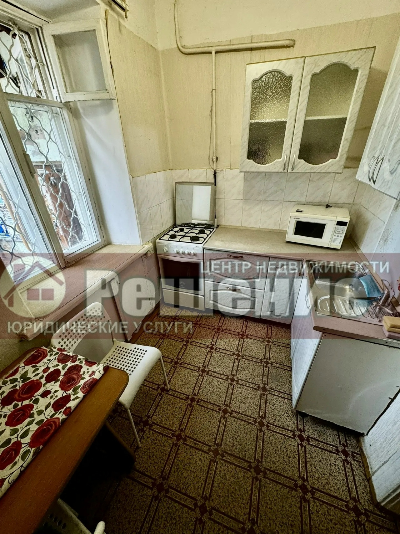 Кирпичная двушка в Курчатовском  районе — цена приятная, пространство для вашего дизайна 🧱✨
📍 пер. Островского, 12 — тихий, уютный уголок с развитой инфраструктурой.
Почему это отличный вариант:
🏠 Кирпичный дом — тепло зимой, тихо в любое время года
📏 Высокие потолки — воздух и простор, которые ценя