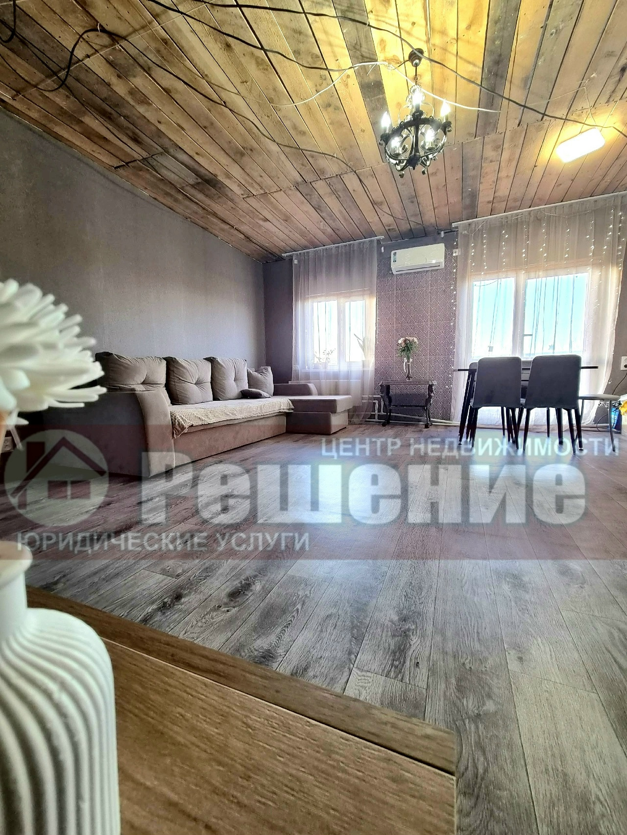 Продаётся просторный дом в Красноармейском районе, 5 минут до Челябинска — для тех, кто ценит уют и готов жить с комфортом 🏡🌿
📍 п. Петровский, ул. Плановая
Тихий, зелёный посёлок, своя земля, свежий воздух — и при этом всё необходимое рядом.
🧱 Что по дому:
· Дом из бруса + облицовка газоблоком — теп