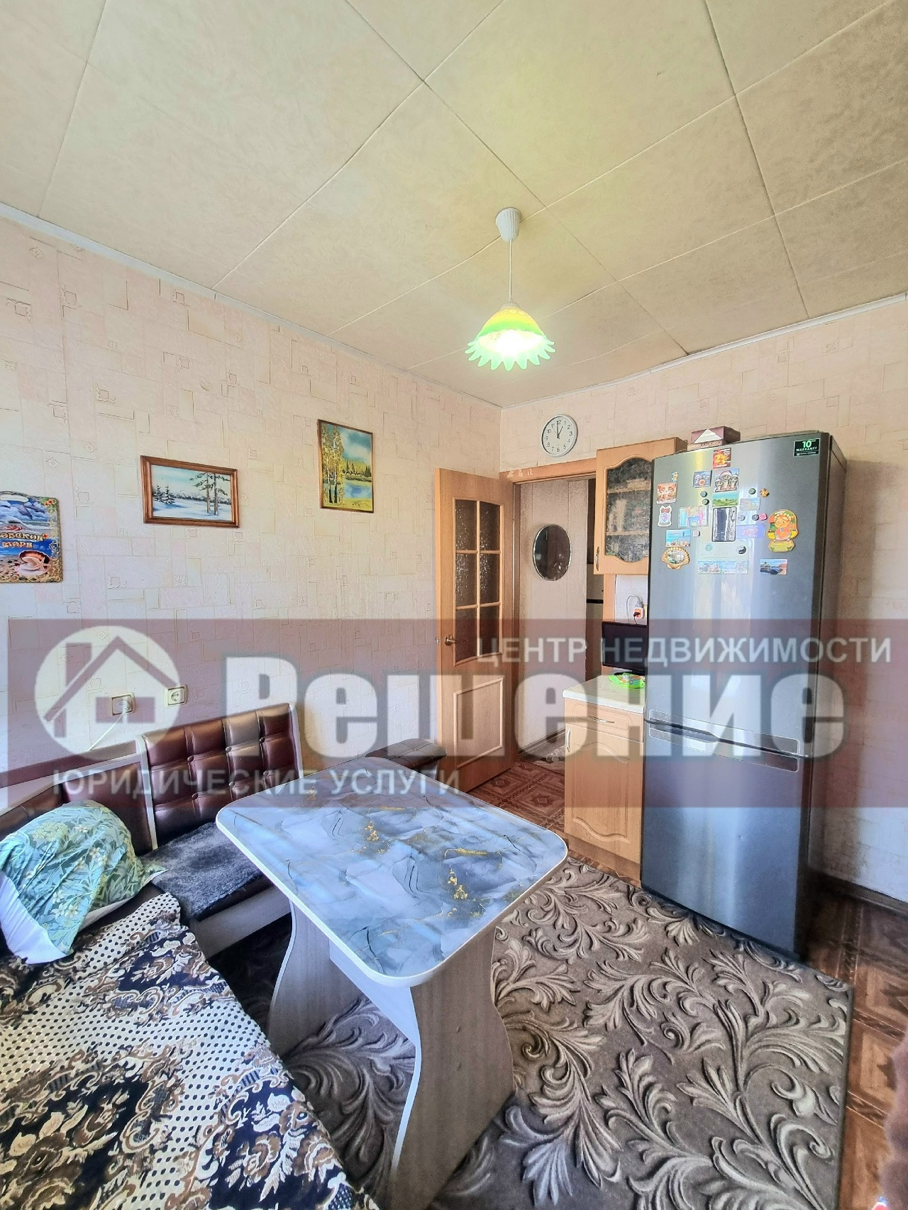 Просторная двушка в центре Копейска — всё под рукой, а внутри уют 🏡✨

📍 ул. Томилова, 17а — сердце города, но двор при этом спокойный, зелёный и ухоженный.

Что внутри:
🪟 Евроокна — светло и тепло
👍 Линолеум, раздельный санузел в кафеле
🌞 Застеклённый балкон — место для кофе или цветов
🏢 3 этаж — зо