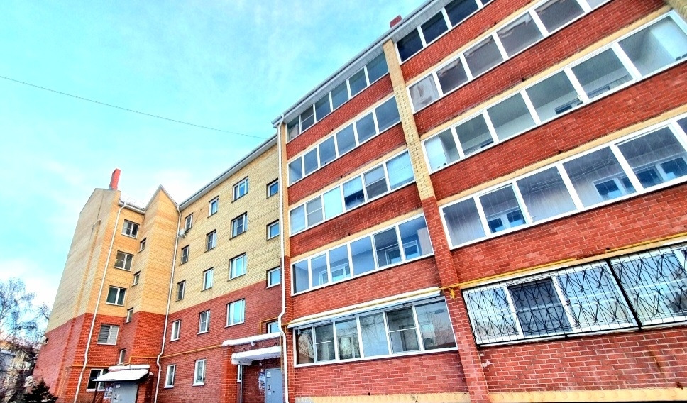 Двушка в кирпиче под 6% — ваш семейный вариант в Копейске 🏡✨

В подарок садовый участок(5,9 соток) в садах Кировец, в 15 минутах ходьбы от дома.
В саду  много разных растений и цветов. 
Жимолость,смородина красная,чёрная,вишня, 3 яблони, 2 груши, виктория, малина, цветы, сирень, черемуха. Большой ба