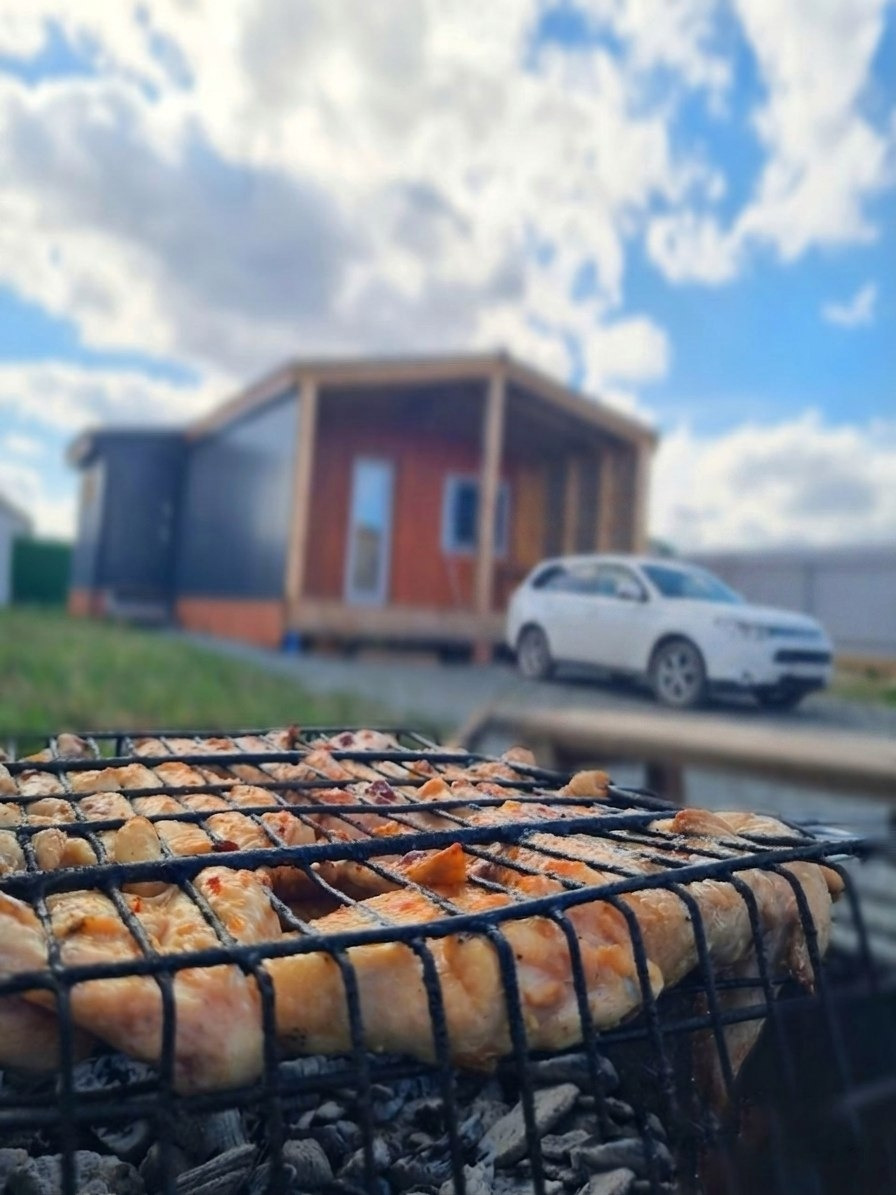 Продается уютный дом в тихом посёлке 44-я в Копейске 🏡, по цене однушки!

Это НЕ привозной дом. Строили сами. На месте. По технологии. Из качественных дорогих материалов. За дом 100% уверены!
Новый! Никто не жил до Вас! Начните писать свою историю без чужой энергетики ✨
💸 Коммунальные платежи:
Живёт