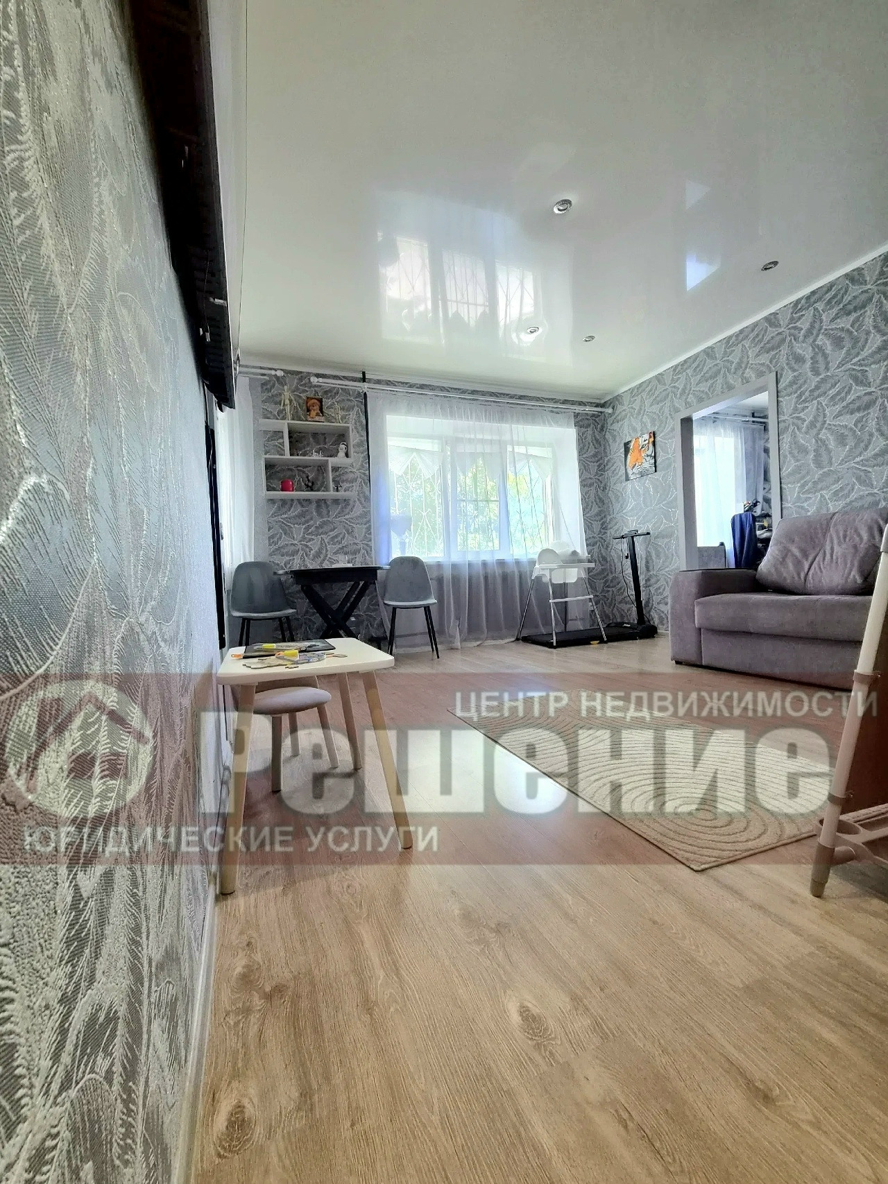 Продается светлая 2-комнатная квартира по адресу: ул. Крымская, 17.
Это отличный вариант для семьи, которая ищет тепло, уют и безопасность без городского шума.

Что вы получаете:
🌡️ Очень теплая квартира — не бойтесь сибирских морозов.
🛠️ Готовый ремонт: Евроокна, натяжные потолки, санузел в панелях