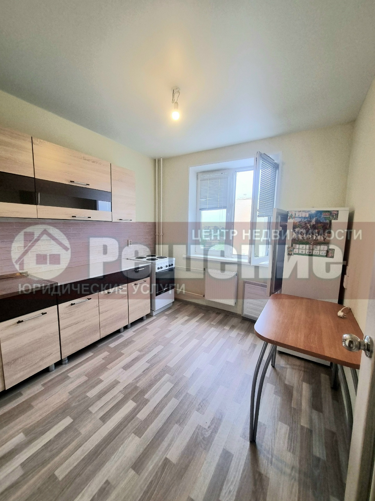 Продаётся уютная 1-комнатная квартира в самом центре Копейска 🏡🔑
📍 ул. Кожевникова, 51. Всё рядом: парк, школы, магазины, транспорт. Место, где удобно жить.
🔑 Что внутри:
· Евроокна — тепло и светло
· Кухня 9 м² — удобно для готовки
· Раздельный санузел — практично для одного или двоих
· Просторная 