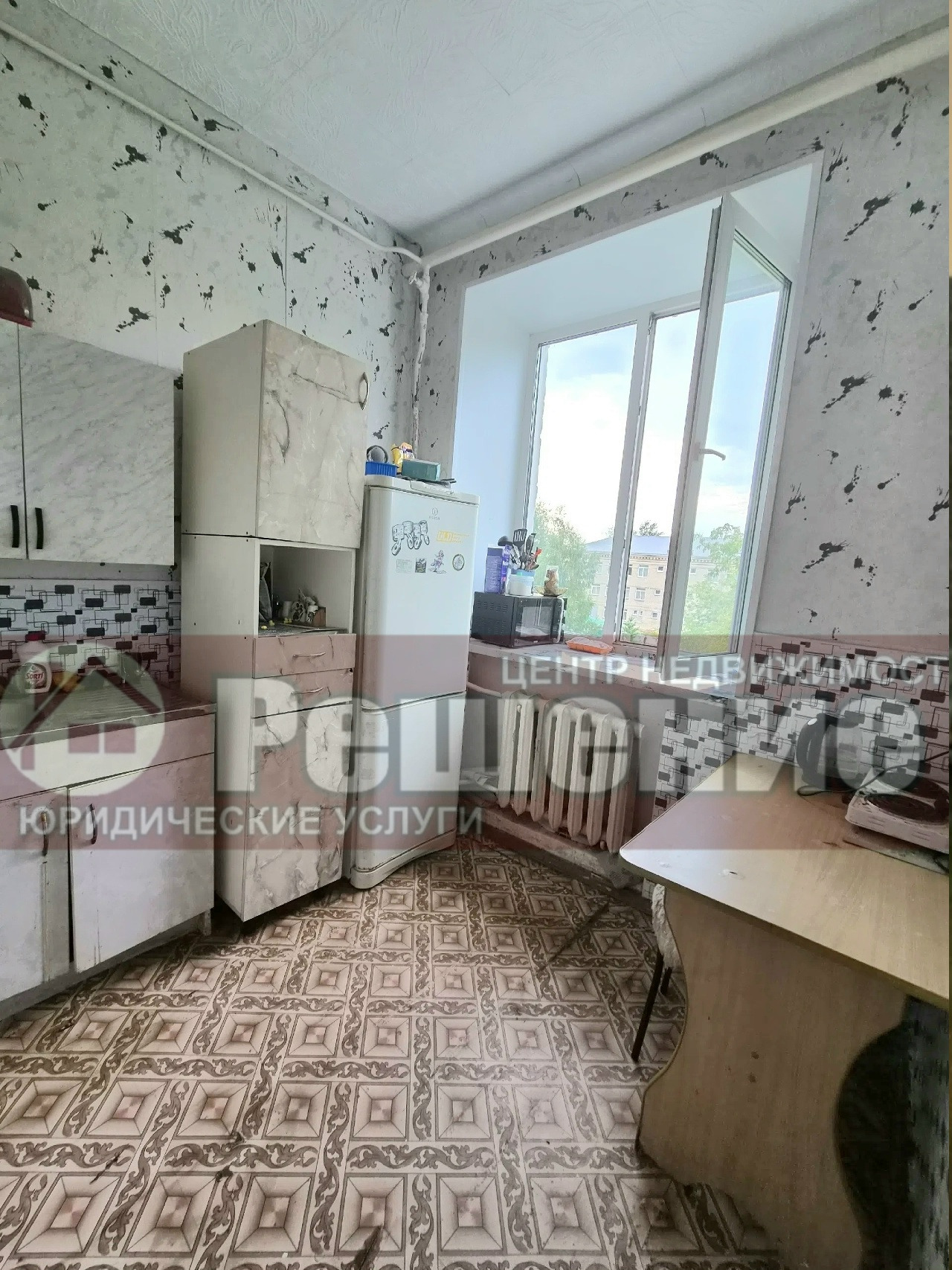 Продаётся уютная 1-комнатная квартира в посёлке Горняк 🏡🔑
📍 ул. Лермонтова, 2а. Отличная локация: напротив — детский сад и школа, рядом магазины, остановка, пруд «Вагановка», стадион и аптека. Всё, что нужно для жизни, — в шаговой доступности.
🔑 Что внутри:
· Евроокна — тепло и светло
· Центральное 