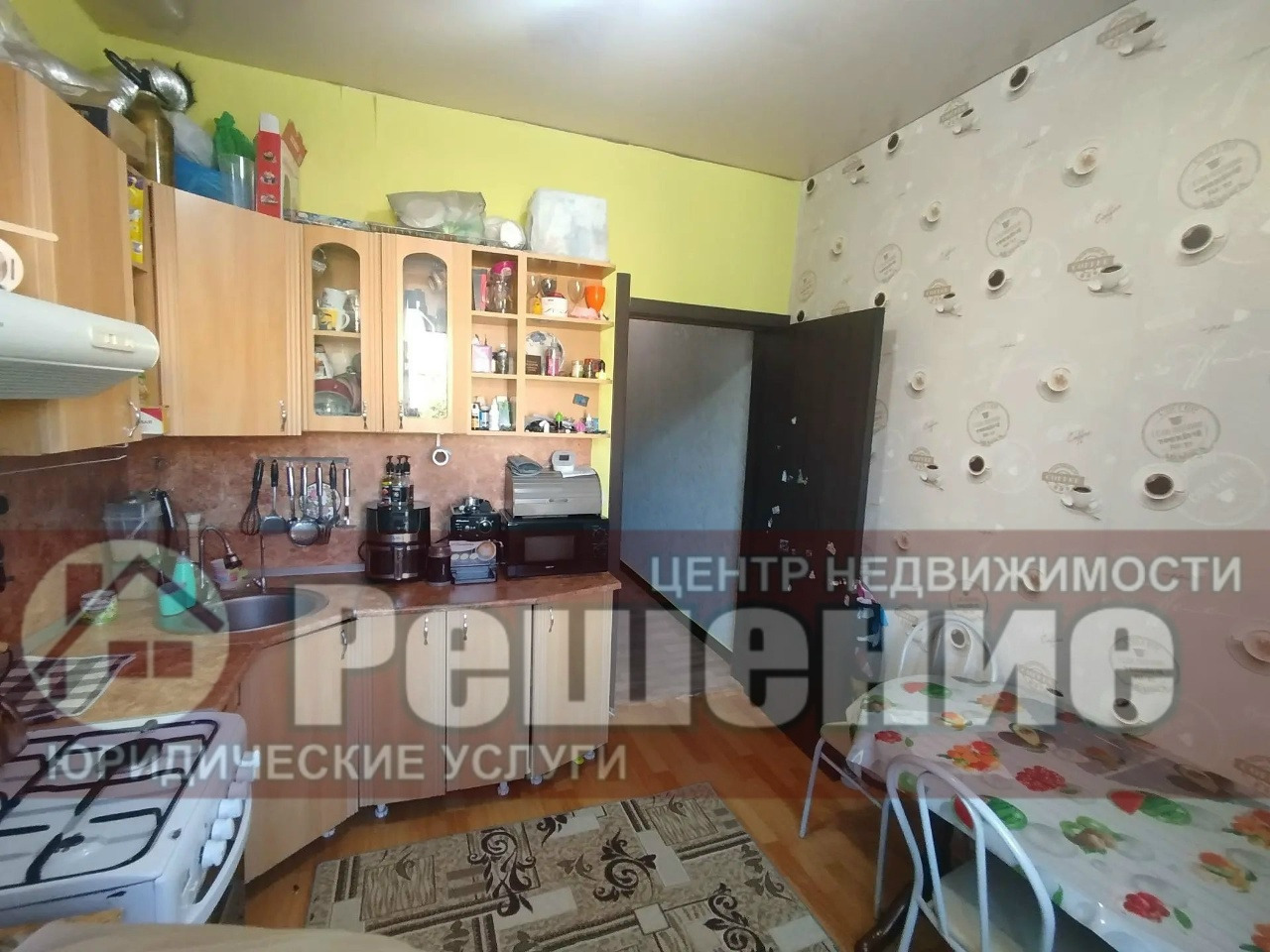 Продаётся светлая и уютная 2-комнатная квартира в посёлке Октябрьский 🏡🌿
📍 ул. Гагарина, 4. Тёплый кирпичный дом, тихий район, природа рядом — и при этом всё необходимое в шаговой доступности.
🔑 Что внутри:
· Кирпичный дом с толстыми стенами — тепло зимой и отличная шумоизоляция
· Высокие потолки — 