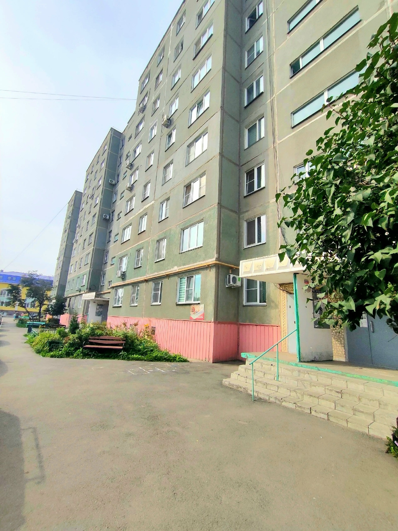 Продаётся просторная 3-комнатная квартира — для семьи, где ценится пространство и комфорт 🏡👨👩👧👦
📍 ул. Темника, 22. Удобный 7 этаж, тихий район, отличная инфраструктура — всё для жизни.
🔑 Что внутри:
· Комнаты раздельные — у каждого своё пространство
· Просторная кухня 9 м² — удобно для готовки и сем