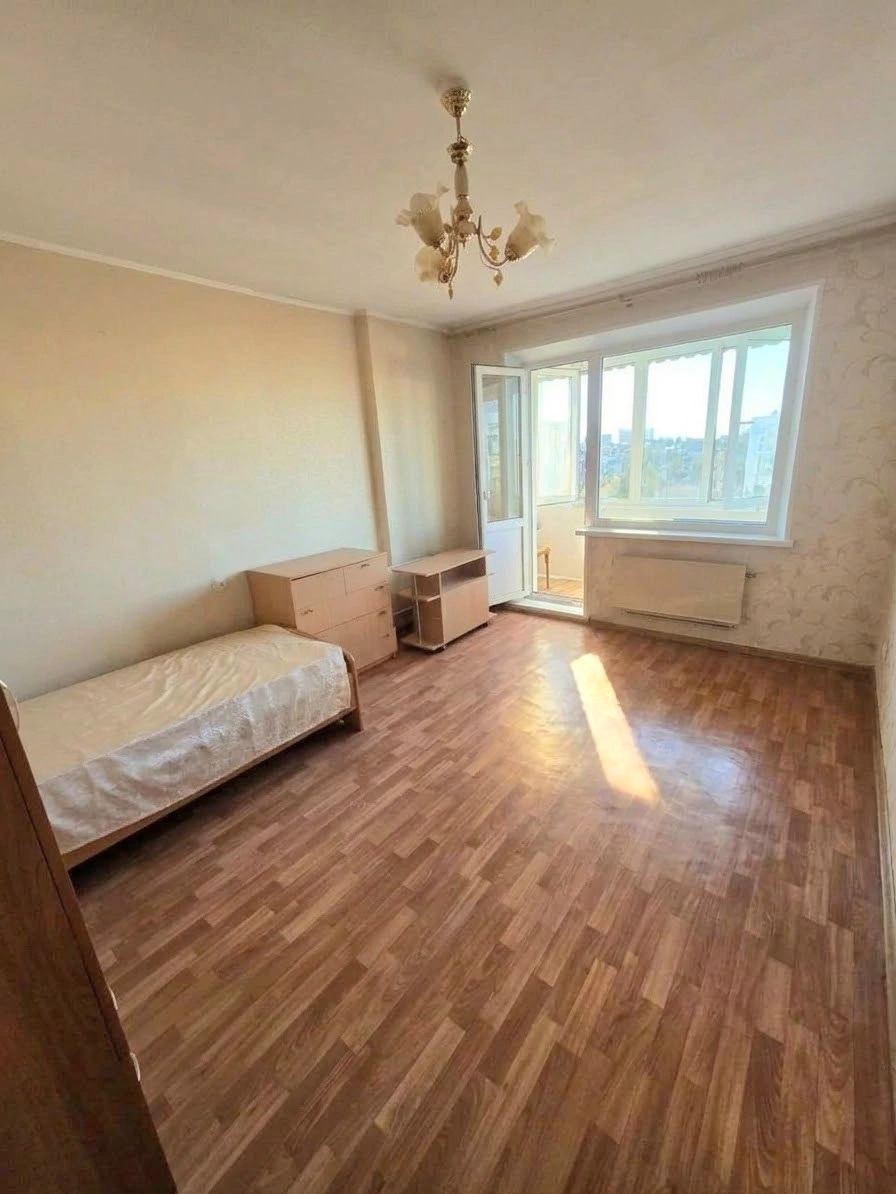 Светлая и тёплая 2-комнатная квартира в отличном районе Челябинска 🏡✨
📍 ул. Молодогвардейцев, 70. Всё необходимое — рядом, без лишних поездок.
🔑 Что внутри:
· Комнаты на разные стороны — у каждого своё пространство
· Кухня 8 м² — удобно для готовки и чаепитий
· Евроокна, линолеум — аккуратно и свежо